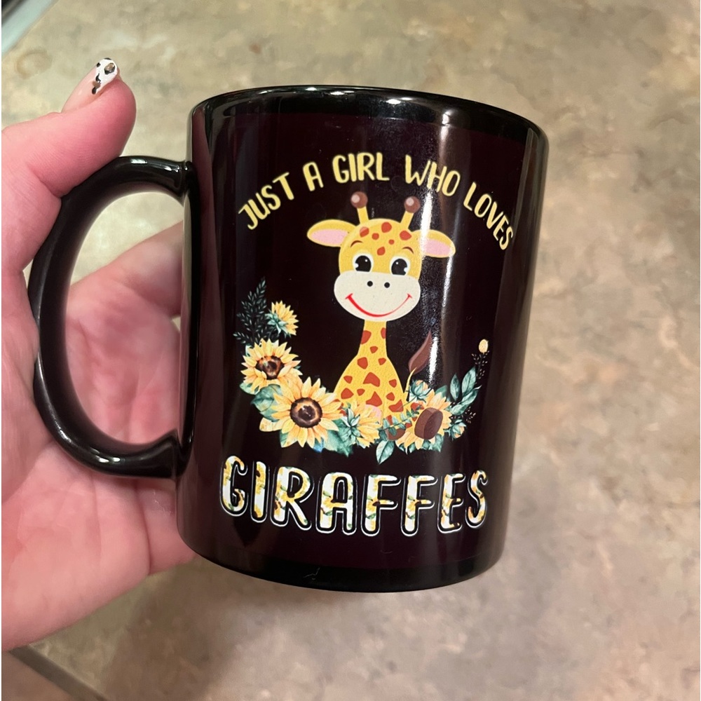 “Just a girl who loves Giraffes” 🦒🌻 MUG